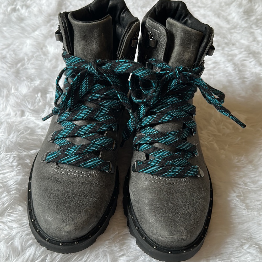 Sorel Lennox hiker in quarry